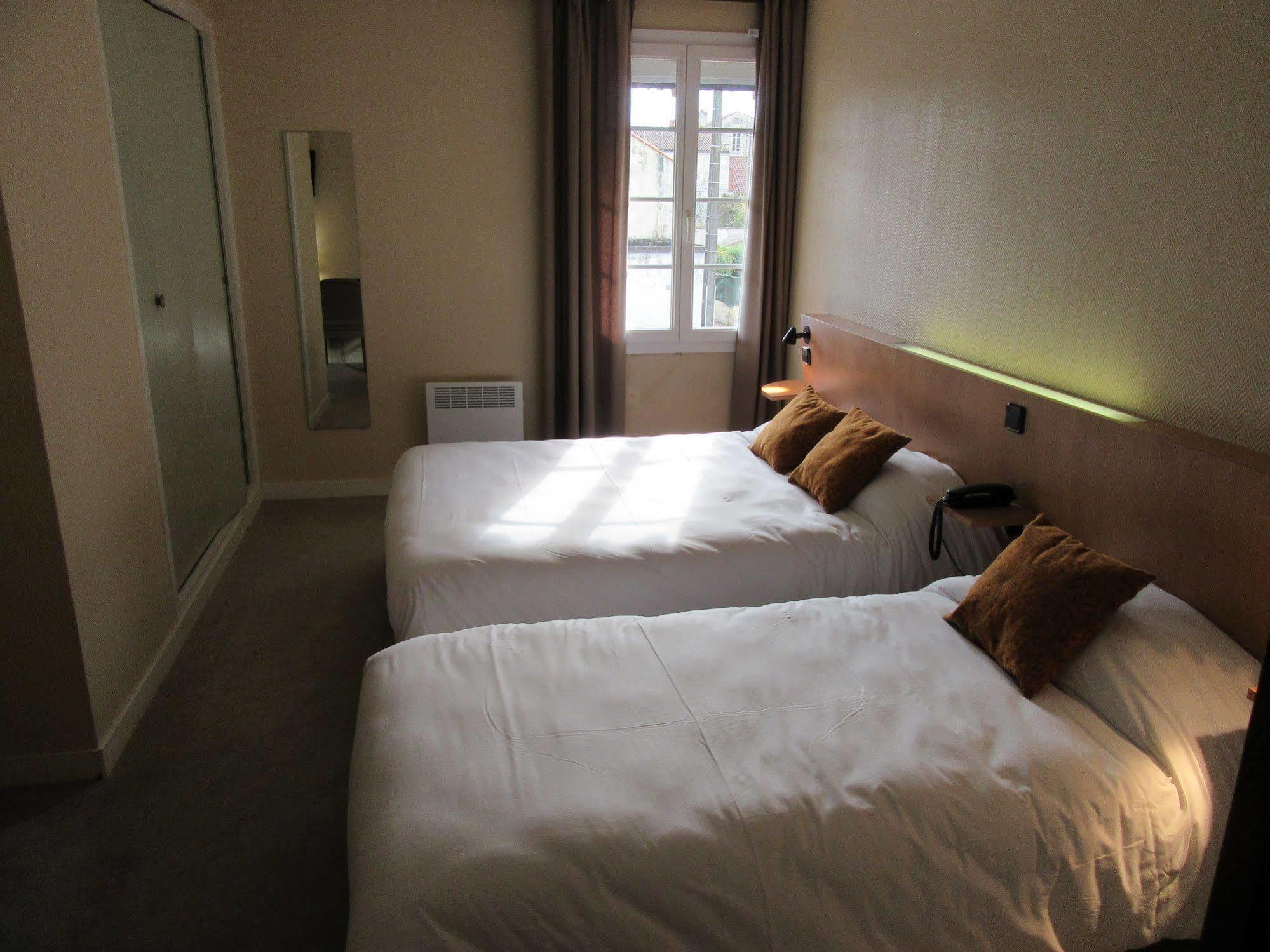 Contact Hotel De France Сент Экстерьер фото